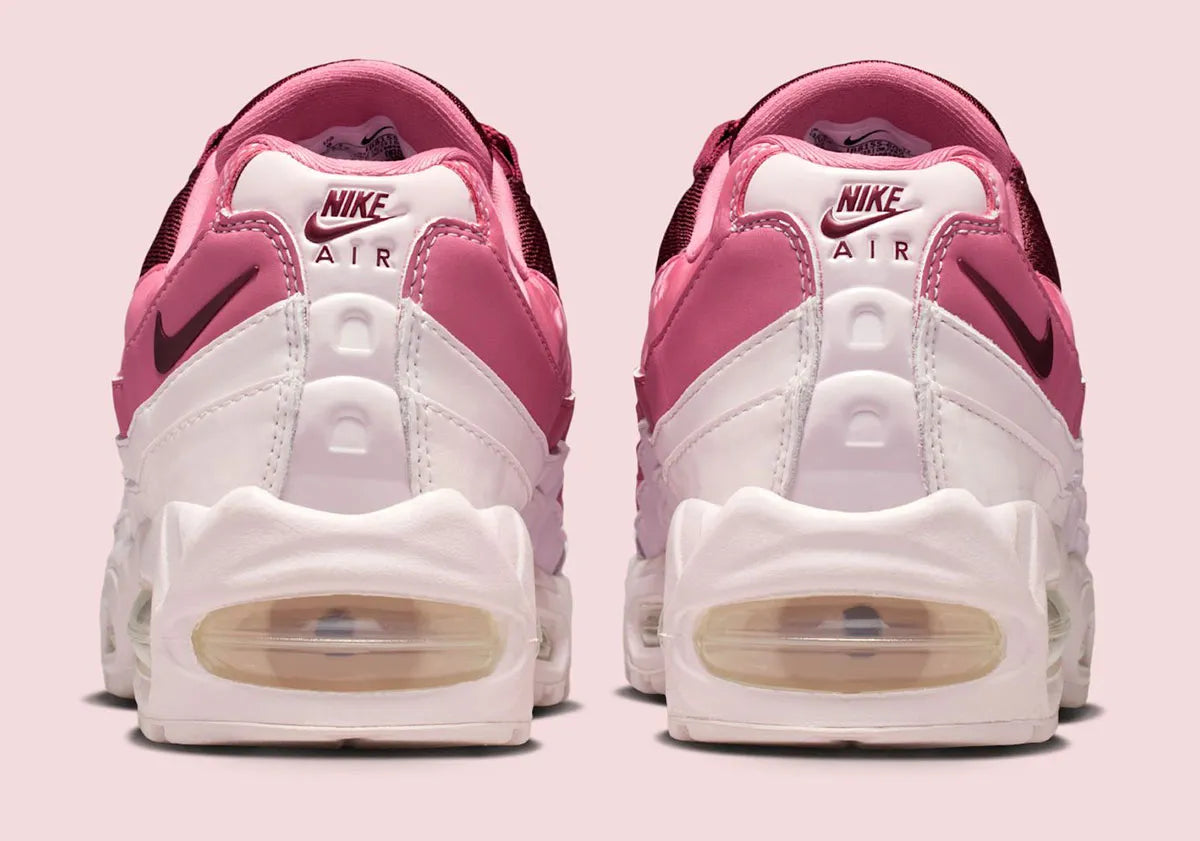 Sneakers Nike Air Max 95 OG Valentine’s Day 2026 en matériaux premium avec unités Air visibles et design ondulé iconique vue de derrière. 