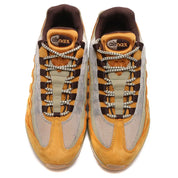 Nike Air Max 95 Wheat marron et beige avec panneaux multicouches Bronze, Baroque Brown et Bamboo et unités Air visibles.