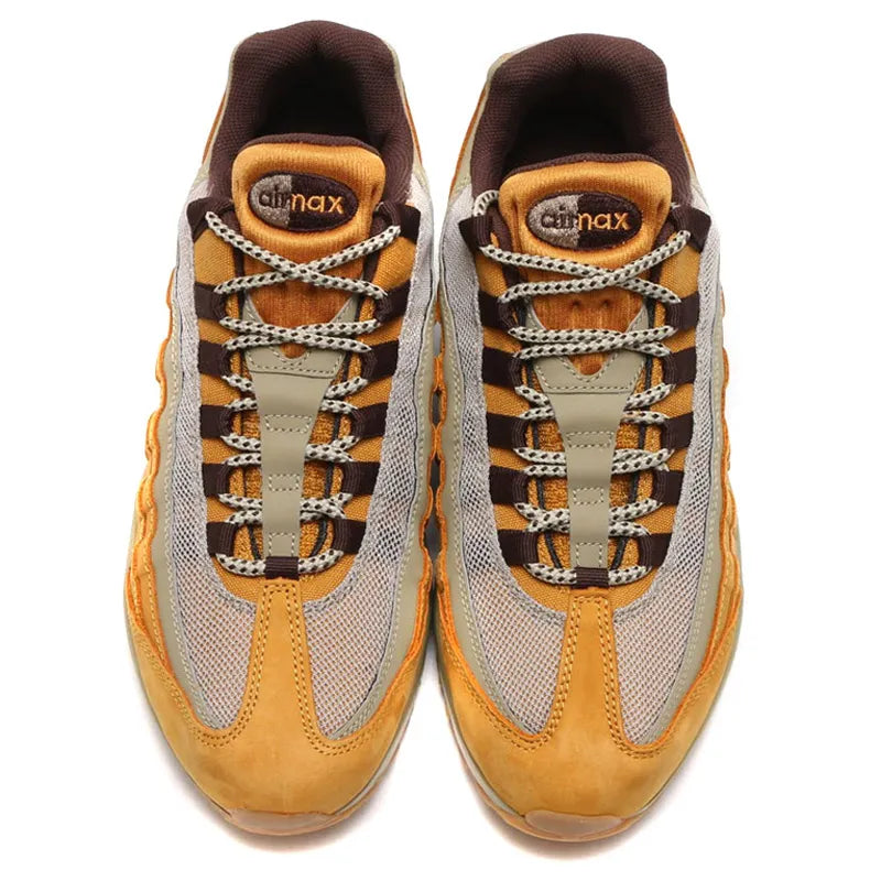 Nike Air Max 95 Wheat marron et beige avec panneaux multicouches Bronze, Baroque Brown et Bamboo et unités Air visibles.