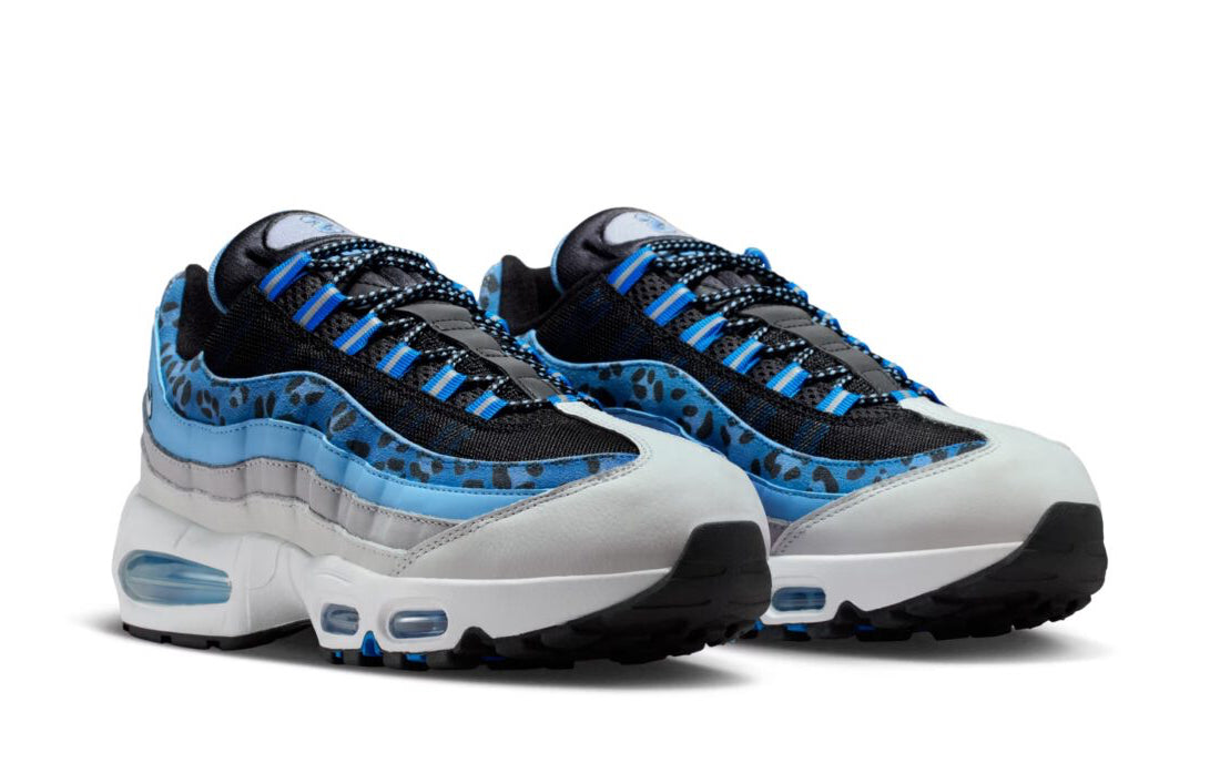 Sneakers Nike Air Max 95 Yardrunners Spellman en mesh et textiles premium avec unités Air visibles et design ondulé iconique.Vue de profil