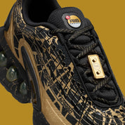 Vue sur les détails latéraux de la sneakers Nike Air Max Dn Doernbecher Connor en matériaux techniques premium avec design expressif et semelle Dynamic Air innovante