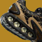 Vue sur les détails arrières de la sneakers Nike Air Max Dn Doernbecher Connor en matériaux techniques premium avec design expressif et semelle Dynamic Air innovante