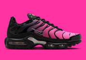Nike Air Max Plus Black Peony noire avec dégradé rose et violet, Swoosh argenté, cage TPU et détails cristallisés sur la languette vue de profil intérieur. 