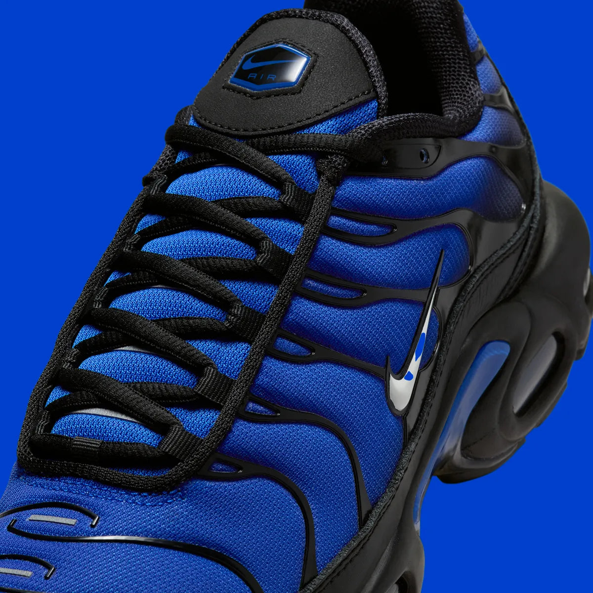 Electric blue nikes discount