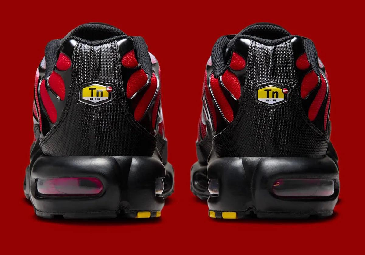 Chaussures Nike Air Max Plus Platinum Red White Black – sneakers lifestyle confortables