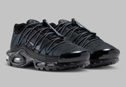 Sneakers Nike Air Max Plus Utility noires avec détails Metallic Platinum en mesh technique et matières renforcées avec amorti Tuned Air visible