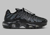 Sneakers Nike Air Max Plus Utility noires avec détails Metallic Platinum en mesh technique et matières renforcées avec amorti Tuned Air visible
