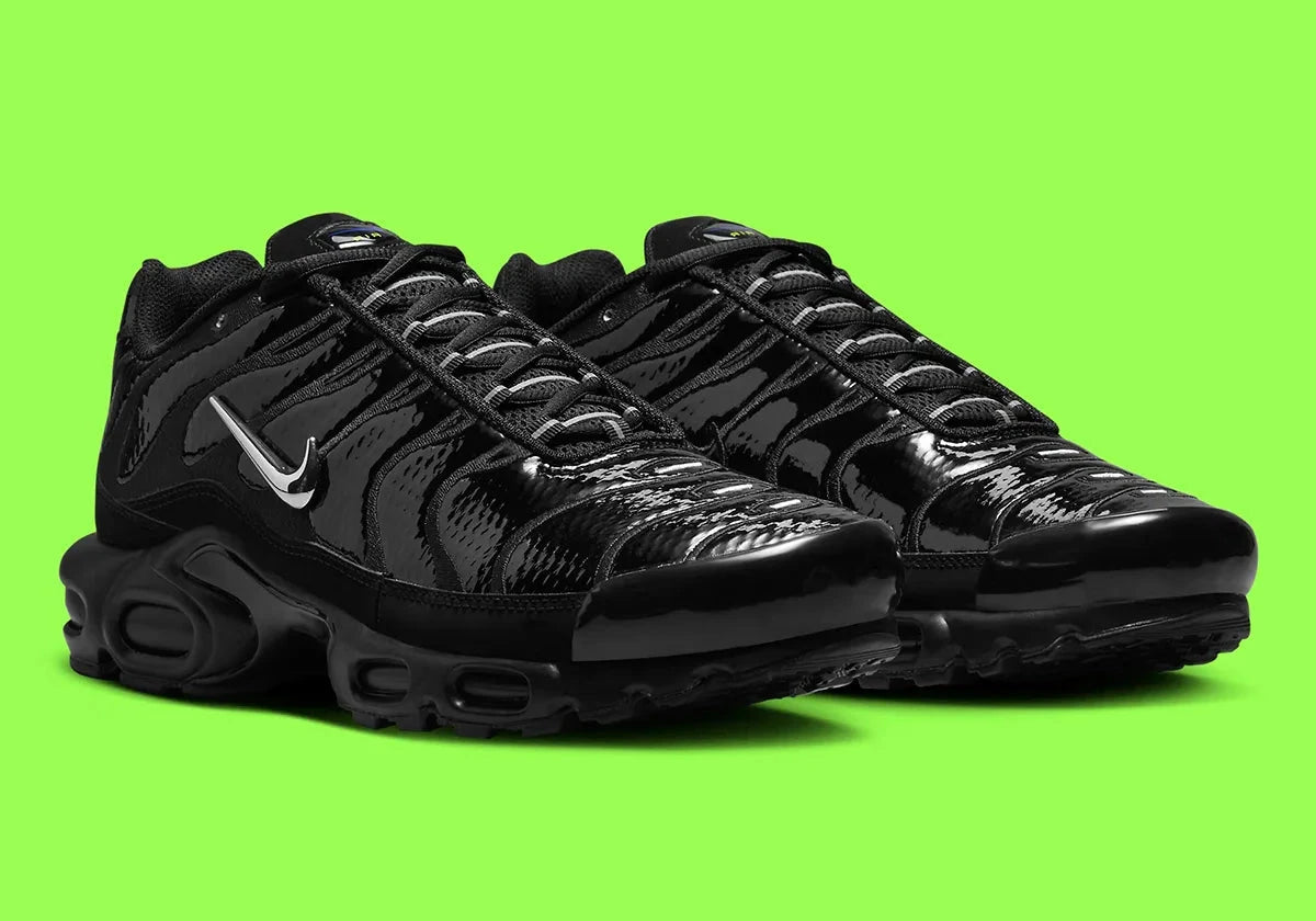 Sneakers Nike Air Max Plus Black Chrome noires avec détails chromés en mesh technique et cage TPU avec amorti Tuned Air visible