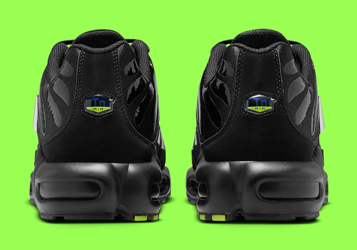 Sneakers Nike Air Max Plus Black Chrome noires avec détails chromés en mesh technique et cage TPU avec amorti Tuned Air visible
