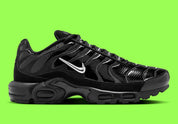 Sneakers Nike Air Max Plus Black Chrome noires avec détails chromés en mesh technique et cage TPU avec amorti Tuned Air visible