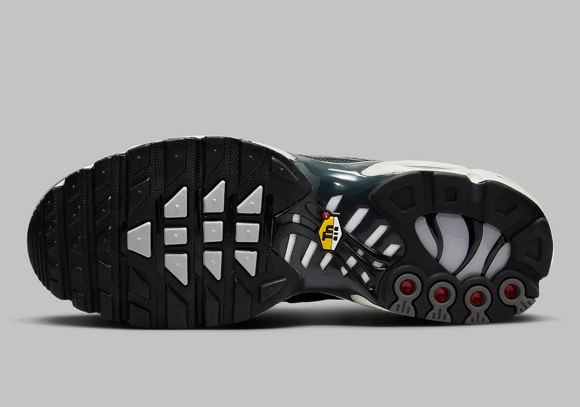 Nike Air Max Plus SE Cool Grey – sneaker gris mesh avec cage TPU exoskeleton et unité Air visible