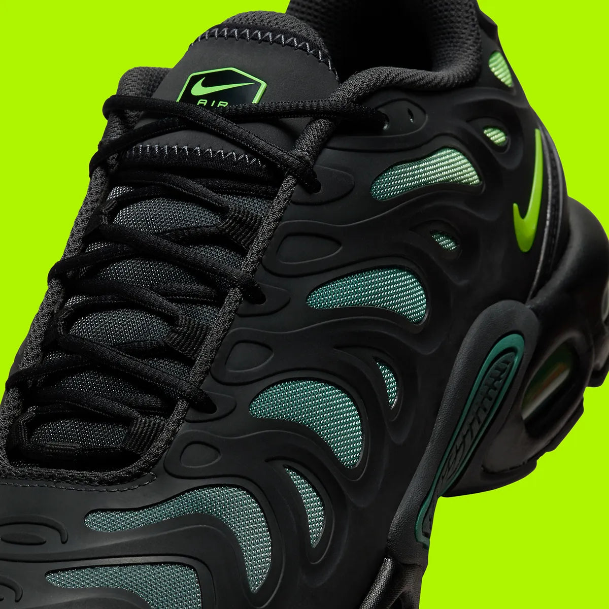 Nike Air Max Plus Drift Black Volt GlobalSneakers