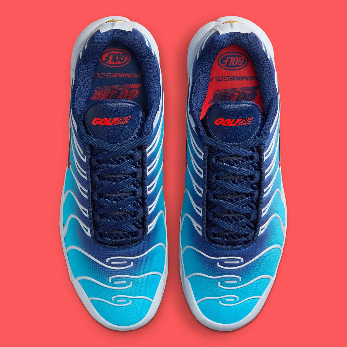 Chaussure de ville air max plus tn golf bleu été, bleu, blanc, swooch avec contour en rouge, chaussure légère, vue de haut