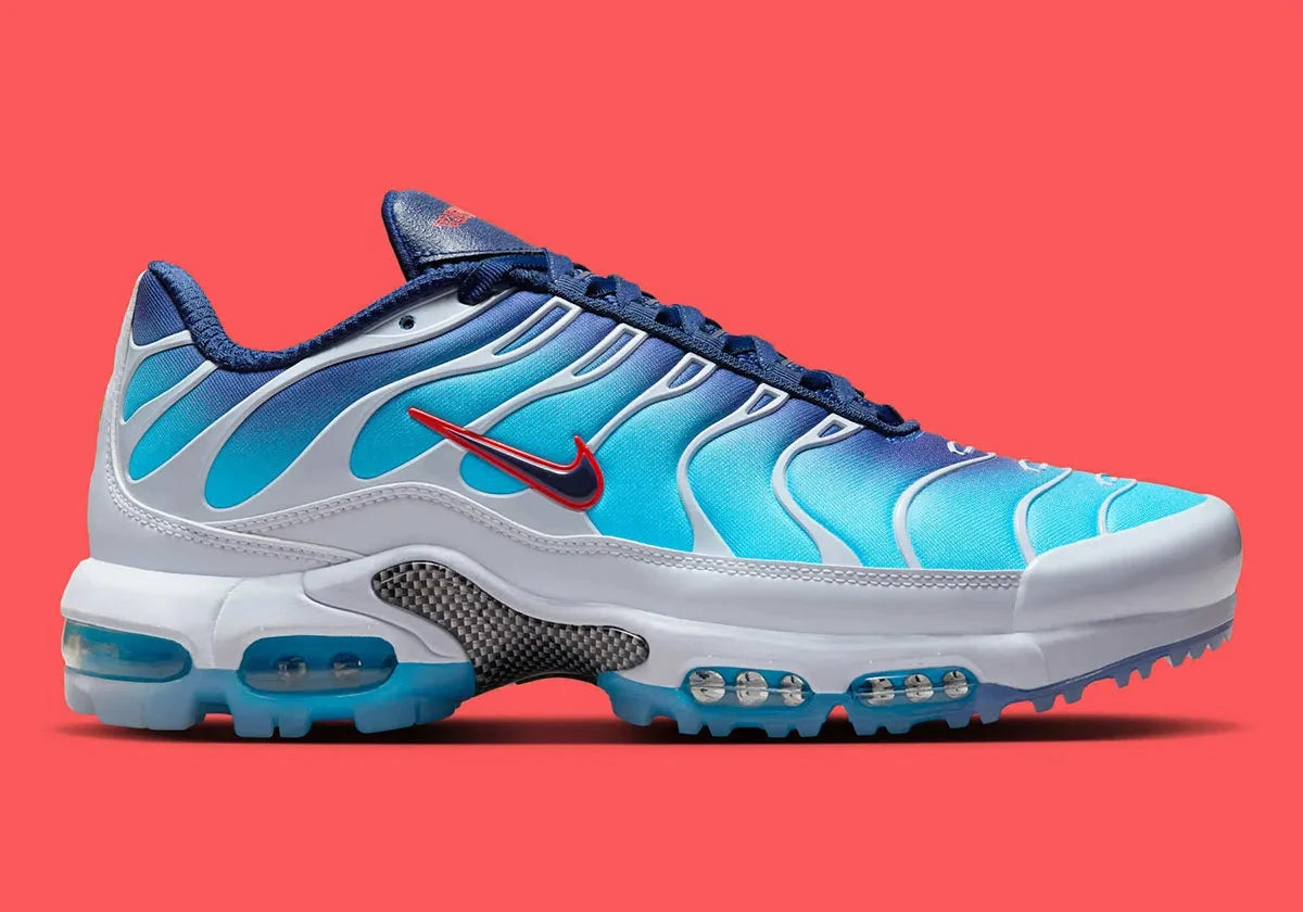 Chaussure de ville air max plus tn golf bleu été, bleu, blanc, swooch avec contour en rouge, chaussure légère, vue de profil