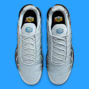 Nike Air Max Plus Grey University Blue Black – sneakers TN grises avec détails bleus , vue de haut