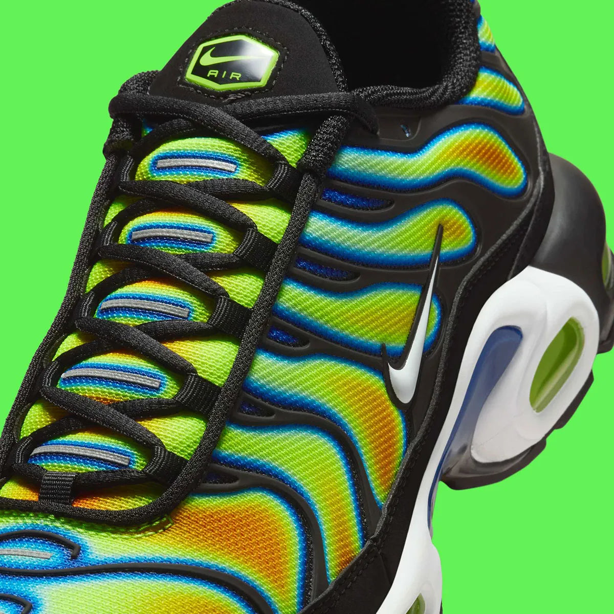 Nike Air Max Plus Heat Map, sneaker TN jaune, verte et bleue avec effet thermique, renforts noirs et unités Air visibles.