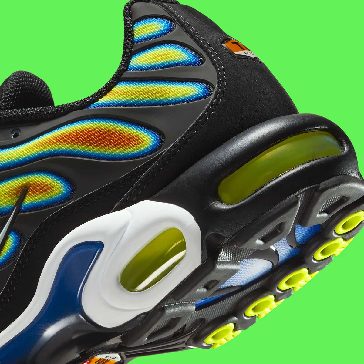 Nike Air Max Plus Heat Map, sneaker TN jaune, verte et bleue avec effet thermique, renforts noirs et unités Air visibles.