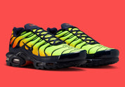 chaussure nike tn, nike air max plus coloré, semelle confortable, vue de 3/4 extérieur