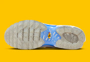 Sneaker Nike Air Max Plus Lisboa blanche avec motifs bleus azulejo en mesh et semelle Tuned Air iconique