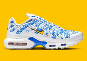 Sneaker Nike Air Max Plus Lisboa blanche avec motifs bleus azulejo en mesh et semelle Tuned Air iconique
