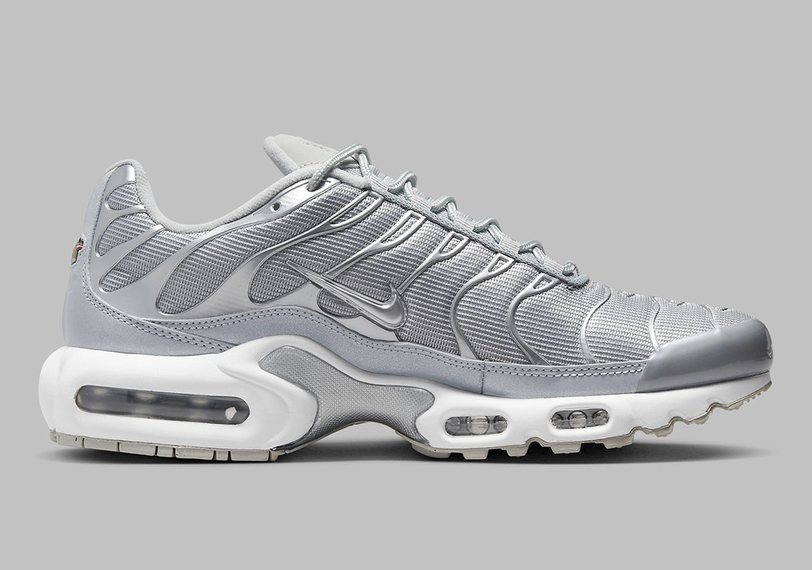 Nike air max plus metallic silver​ vu de côté
