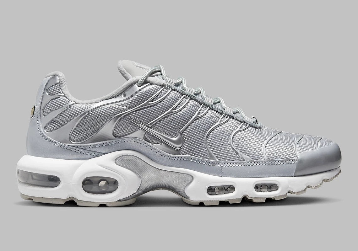 Nike Air Max Plus TN Metallic Silver vu de côté