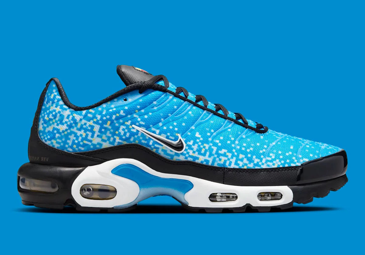 Image de la Nike Air Max Plus Naples, sneaker TN en mesh dégradé bleu, orange et jaune doré, avec cages TPU ondulées, mini Swoosh contrasté et amorti Tuned Air