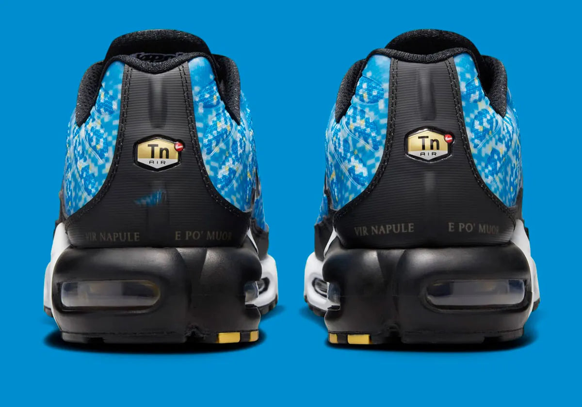 Image de la Nike Air Max Plus Naples, sneaker TN en mesh dégradé bleu, orange et jaune doré, avec cages TPU ondulées, mini Swoosh contrasté et amorti Tuned Air