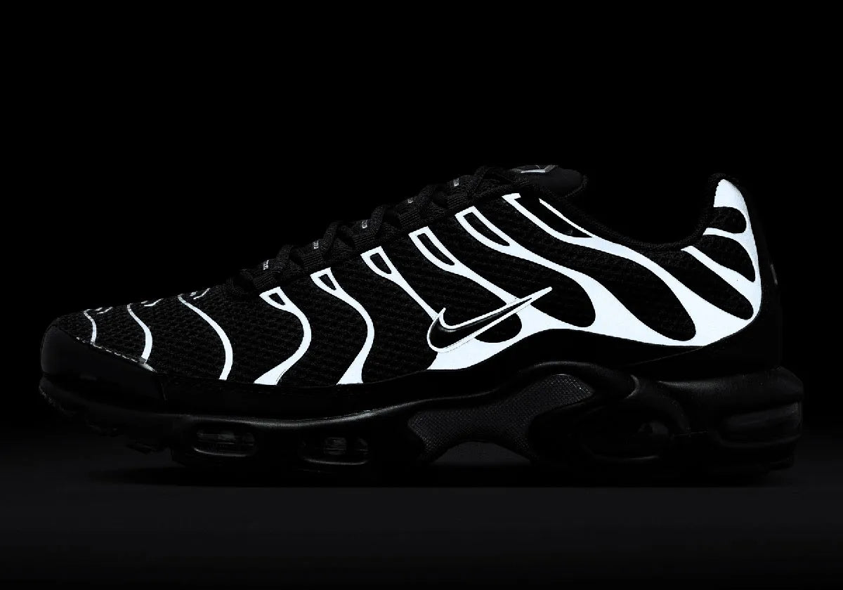 Sneakers Nike Air Max Plus Premium noires avec détails Reflective Silver en mesh technique et cage TPU avec amorti Tuned Air visible