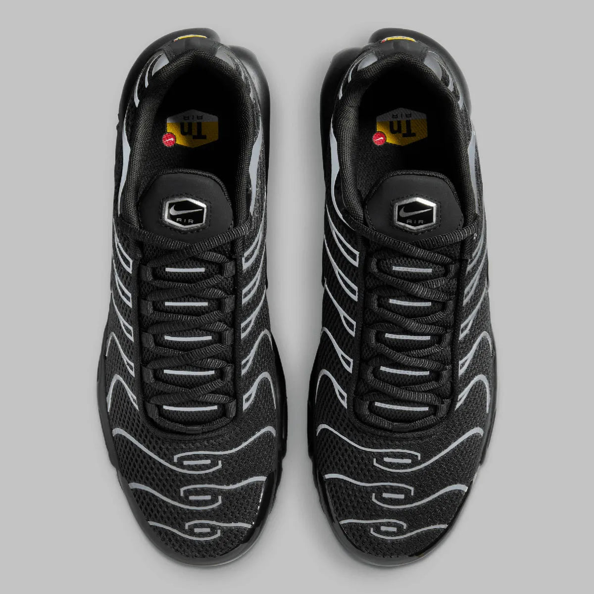 Sneakers Nike Air Max Plus Premium noires avec détails Reflective Silver en mesh technique et cage TPU avec amorti Tuned Air visible