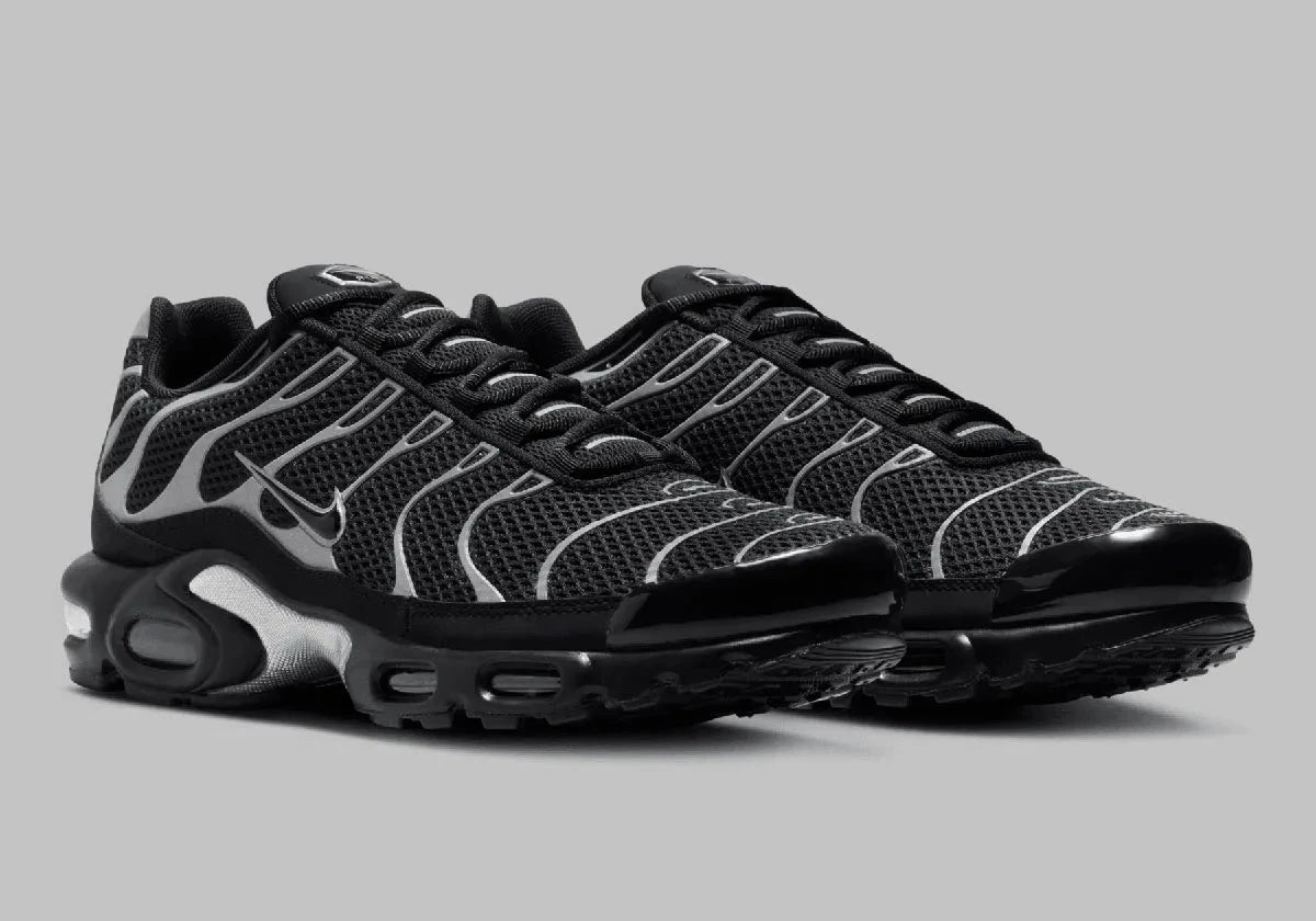 Sneakers Nike Air Max Plus Premium noires avec détails Reflective Silver en mesh technique et cage TPU avec amorti Tuned Air visible