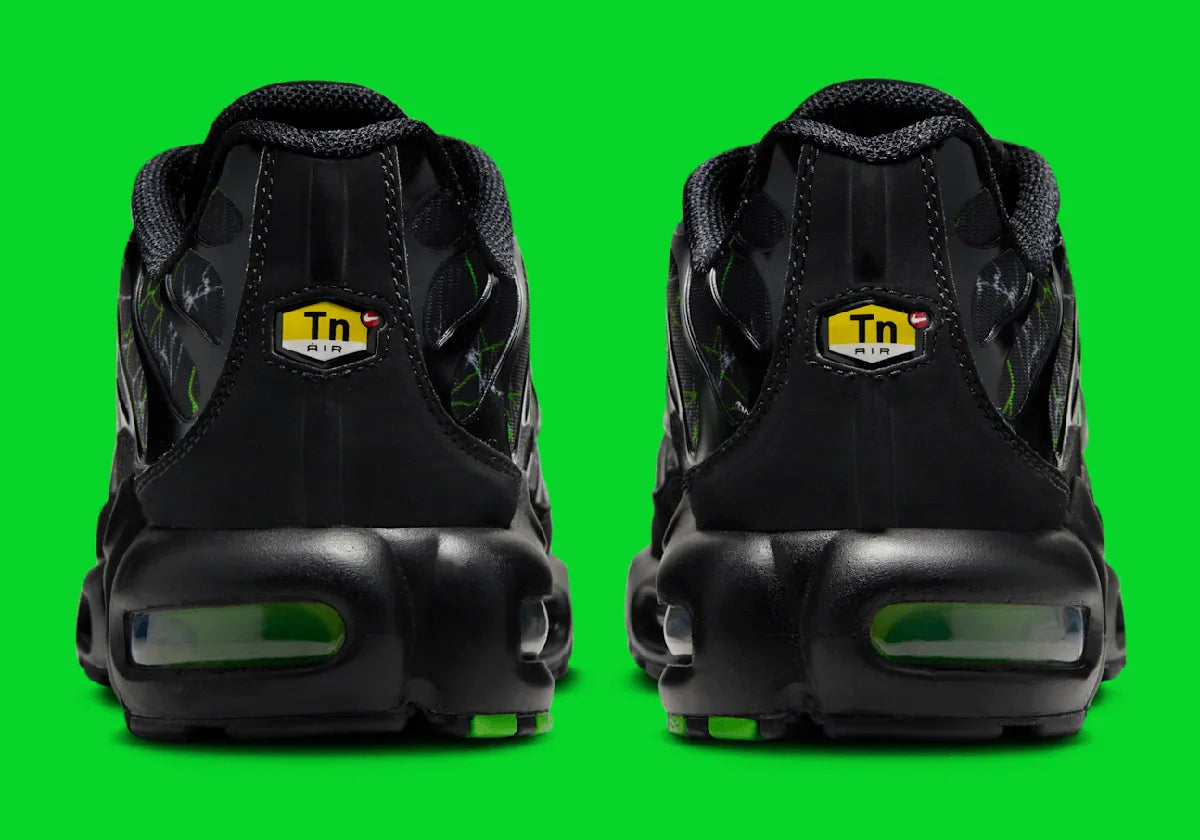 Sneakers Nike Air Max Plus Shattered Glass noires avec motifs effet verre brisé en mesh technique et amorti Tuned Air visible