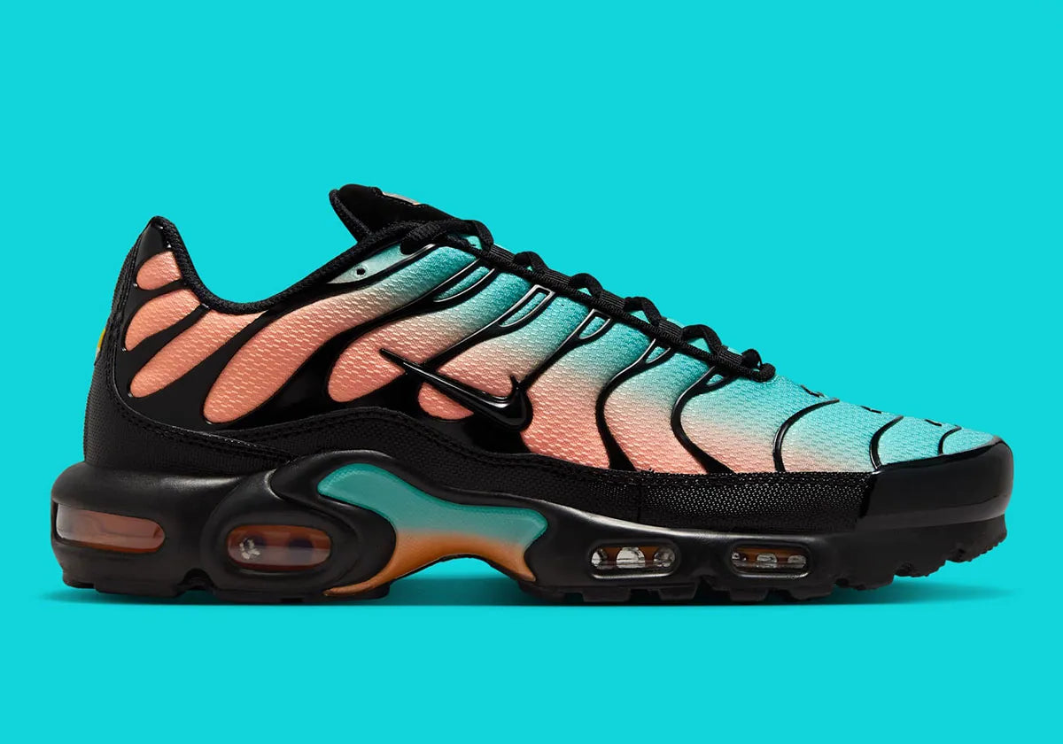 nike air max plus coloré été, nike, tn, chaussure confortable, semelle avec bulle d'air, vu de coté extérieur 