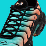 nike air max plus coloré été, nike, tn, chaussure confortable, semelle avec bulle d'air, vu de devant languette et swoosh apparant