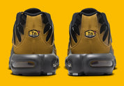 Nike Air Max Plus Bronzine beige et taupe avec tige en mesh, détails noirs, renforts ondulés et unités Air visibles.