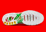 Nike Air Max Plus Italy blanche avec renforts TPU verts et rouges, Swoosh noir et unités Tuned Air visibles vue du dessous. 