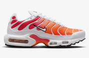Découvrez la Nike Air Max Plus White Sunrise, une sneaker iconique équipée des technologies Tuned Air et Max Air, dans un coloris inspiré des couleurs d'un lever de soleil.
