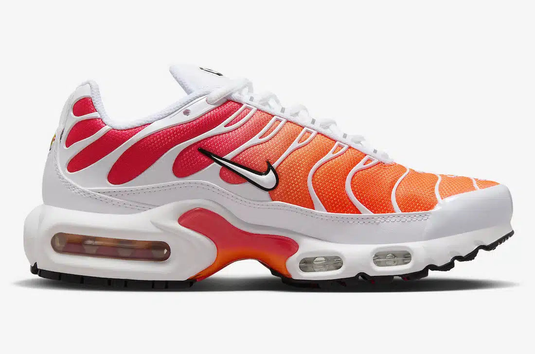 Découvrez la Nike Air Max Plus White Sunrise, une sneaker iconique équipée des technologies Tuned Air et Max Air, dans un coloris inspiré des couleurs d'un lever de soleil.