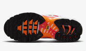 Découvrez la Nike Air Max Plus White Sunrise, une sneaker iconique équipée des technologies Tuned Air et Max Air, dans un coloris inspiré des couleurs d'un lever de soleil.