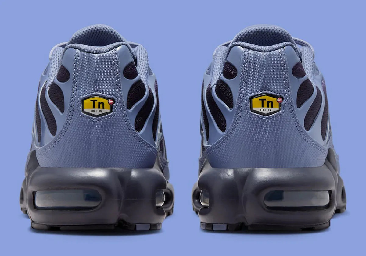 chaussure air max plus nike, tn, nike bleu marine, degradé de couleur, chaussure confortable, vue de derrière du talon, logo tn apparant