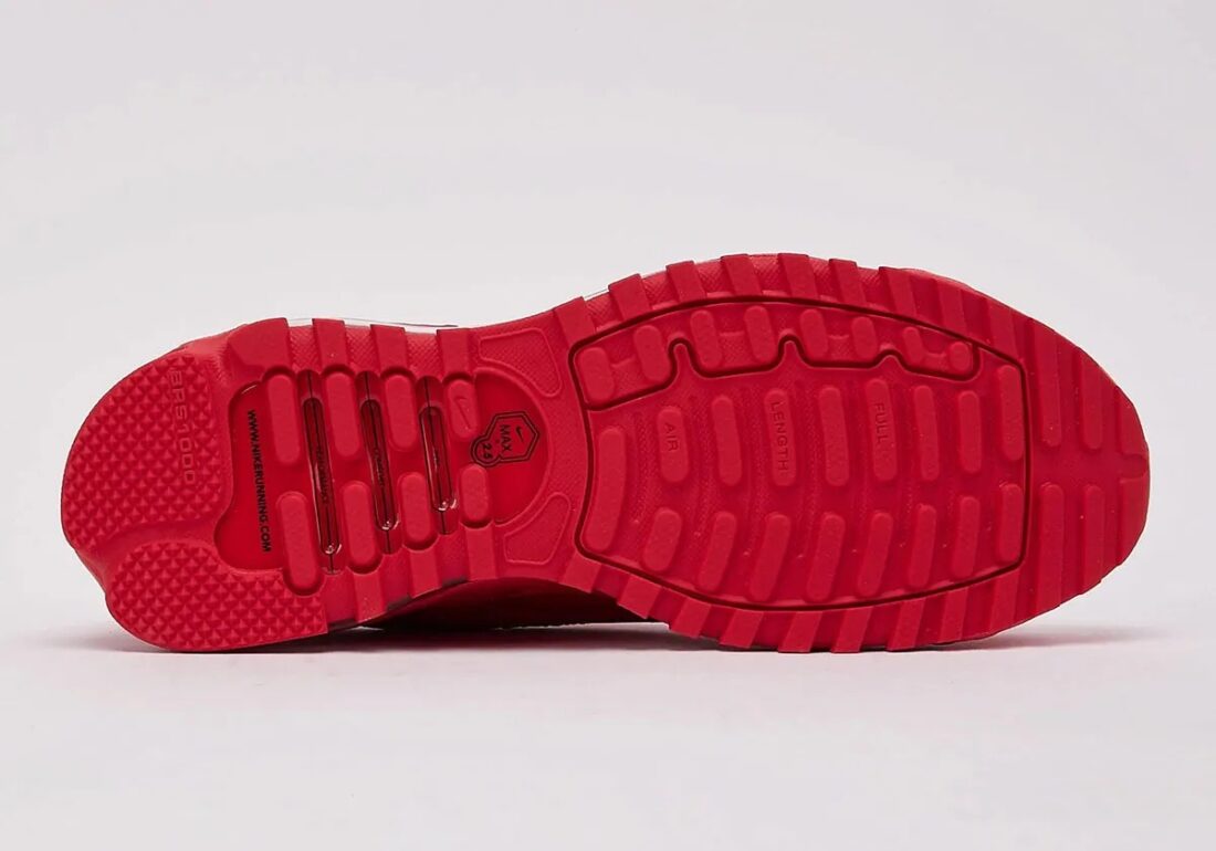 Sneakers Nike Air Max TL 2.5 Valentine's Day University Red 2026 en rouge intense, avec mesh respirant, renforts synthétiques premium et amorti Air Max intégral visible.Vue de la semelle 