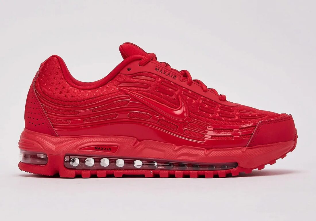 Sneakers Nike Air Max TL 2.5 Valentine's Day University Red 2026 en rouge intense, avec mesh respirant, renforts synthétiques premium et amorti Air Max intégral visible.Vue de coté 