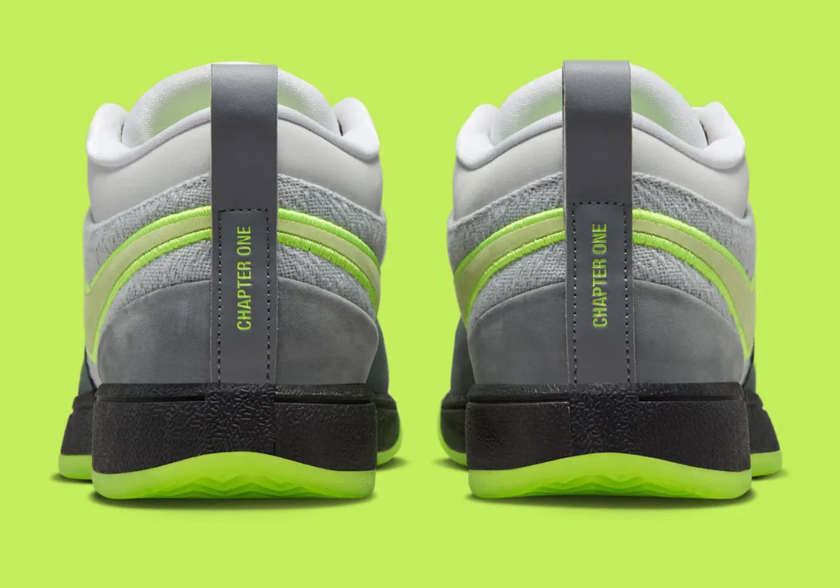 Nike Book 1 Neon 95 à silhouette basse, avec tige multicouche grise et sombre, accents vert fluorescent, amorti Zoom Air et semelle extérieure en caoutchouc adhérente.
