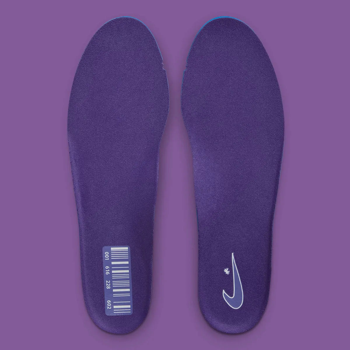 Nike Book 1 Aurora à silhouette basse, avec tige textile multicouche aux nuances claires et fraîches, empiècements structurés, amorti Zoom Air et semelle extérieure adhérente.