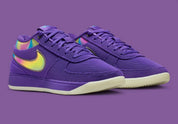Nike Book 1 Aurora à silhouette basse, avec tige textile multicouche aux nuances claires et fraîches, empiècements structurés, amorti Zoom Air et semelle extérieure adhérente.