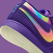 Nike Book 1 Aurora à silhouette basse, avec tige textile multicouche aux nuances claires et fraîches, empiècements structurés, amorti Zoom Air et semelle extérieure adhérente.