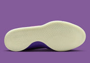 Nike Book 1 Aurora à silhouette basse, avec tige textile multicouche aux nuances claires et fraîches, empiècements structurés, amorti Zoom Air et semelle extérieure adhérente.