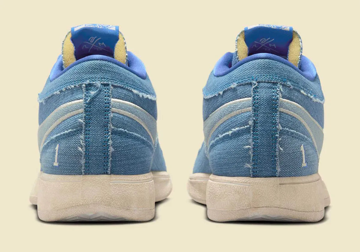 Nike Book 1 Blue Blood à silhouette basse, avec tige textile multicouche dans différentes nuances de bleu, amorti Zoom Air et semelle en caoutchouc adhérente.