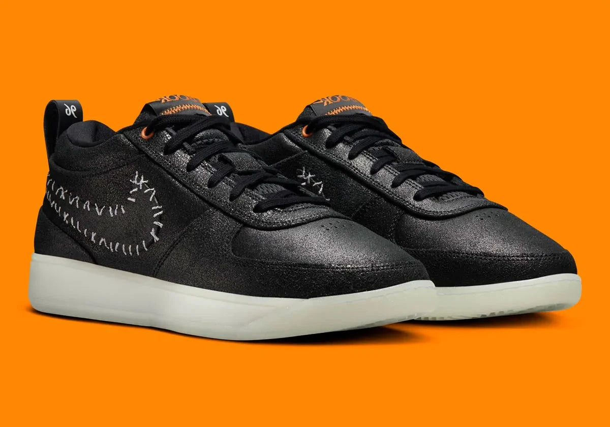 Nike Book 1 Halloween à silhouette basse, avec tige multicouche aux tons sombres, détails thématiques subtils, amorti Zoom Air et semelle extérieure en caoutchouc adhérente.