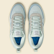 Nike Book 1 Moss Point à silhouette basse, avec tige textile multicouche aux détails contrastés, empiècements structurés, amorti Zoom Air et semelle extérieure adhérente.